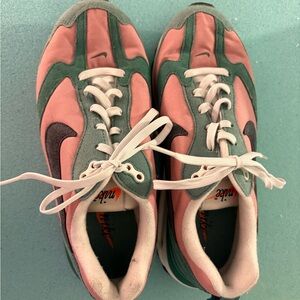 Nike Air Max Dawn Women Size 7 Rust Pink Glaze